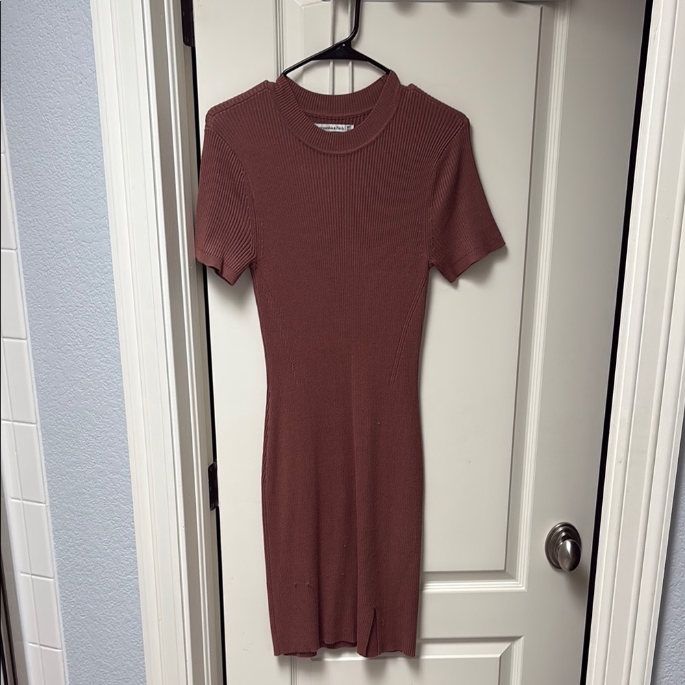 Ribbed Short-Sleeve Bodycon Dress in Dusty Mauve